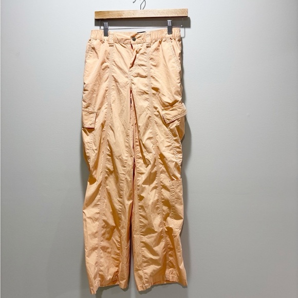 ASOS DESIGN • Women’s Creamsicle Orange Baggy Straight Leg Cargo Pants Size 4 - Picture 2 of 7